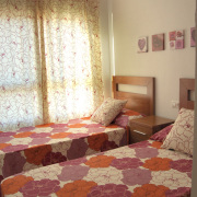 Apt Superior: Dormitorio con dos camas individuales